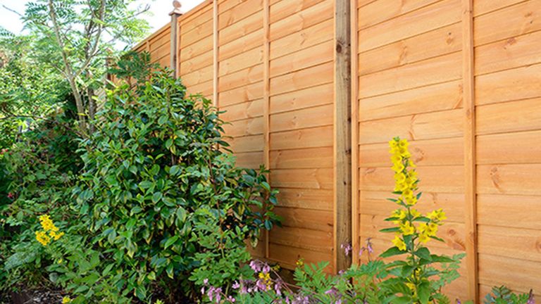 how to install fence panels