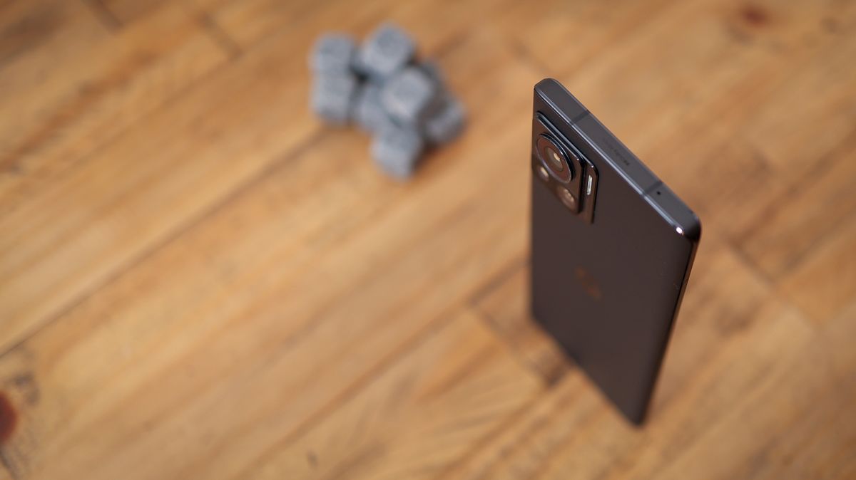 A photo of the 200MP Motorola Edge 30 Pro