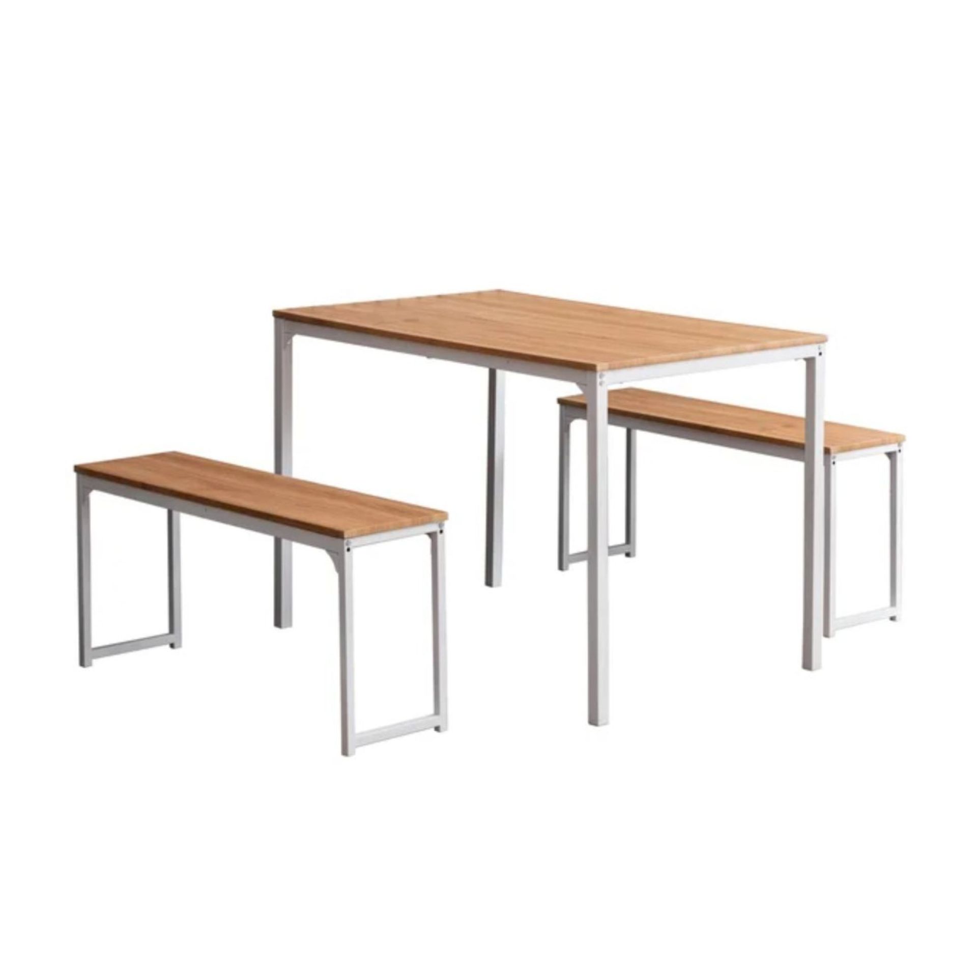 Meja makan kayu dan dua bangku