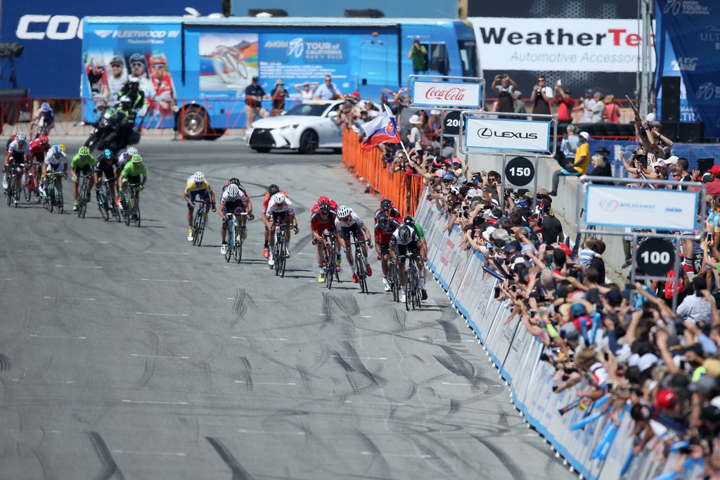 Nathan Haas leads out the sprint for stage 4