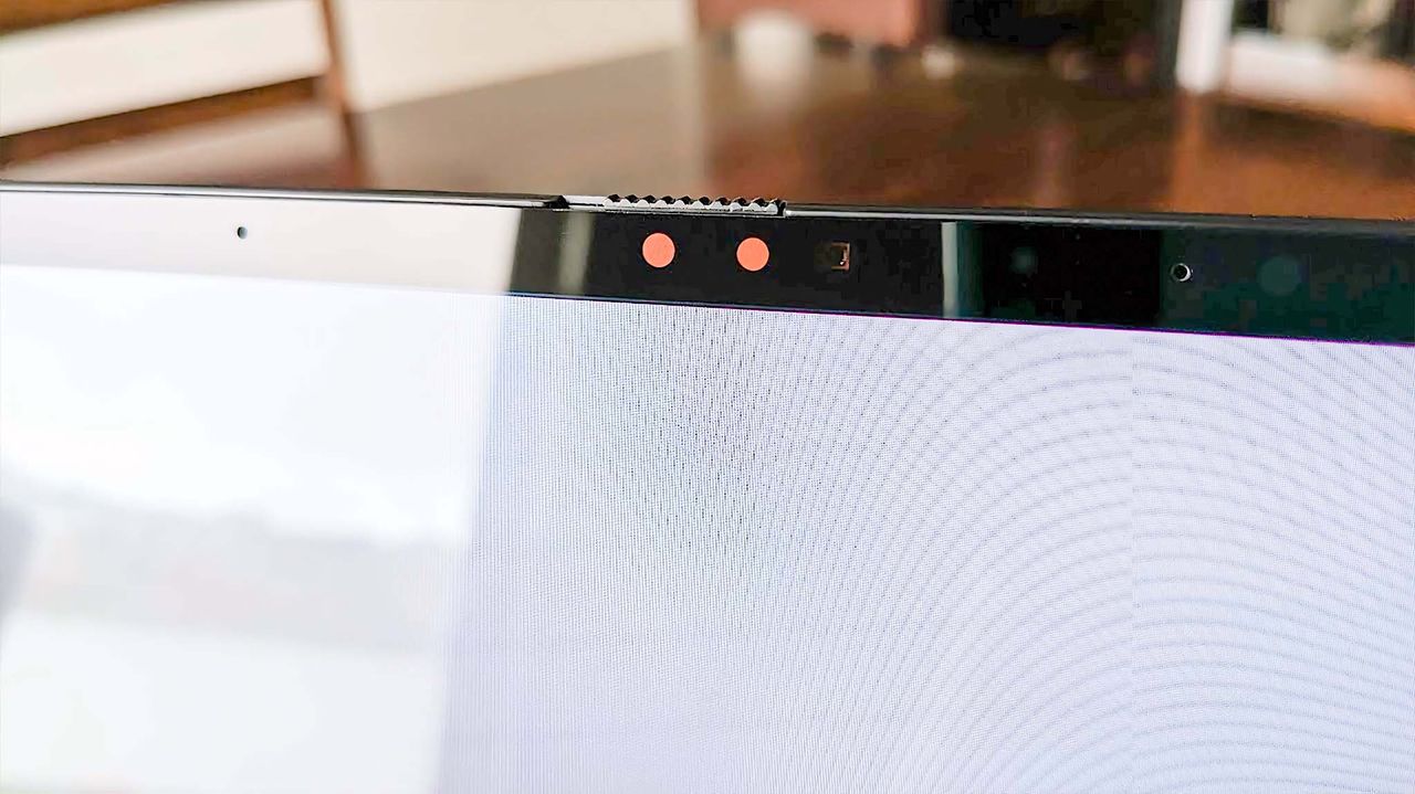 ASUS Zenbook 14 UM3406HA) webcam shuttered.