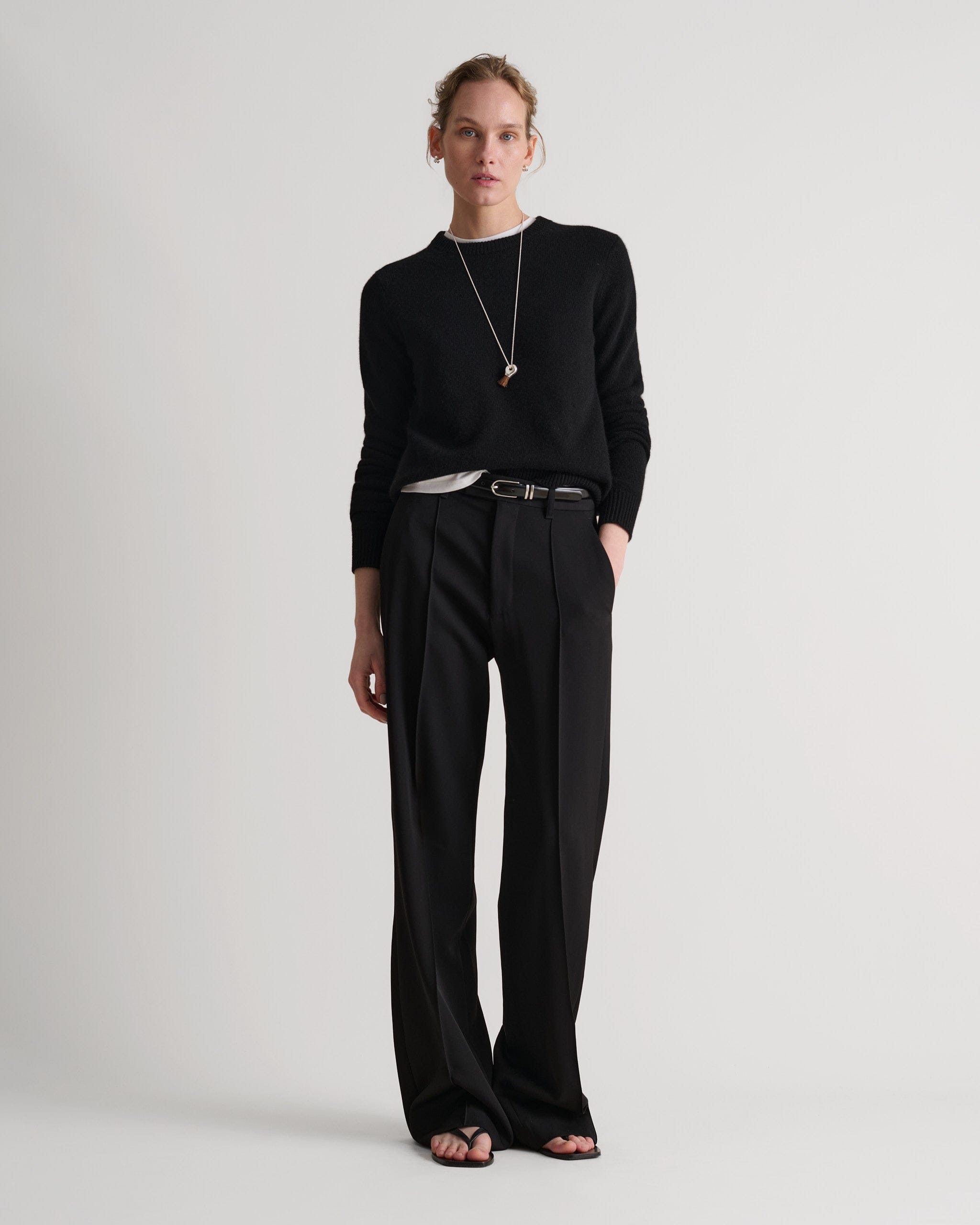 Women's Finest Cashmere Mid-Weight Crew Neck Jumper - Black - Xs / Black