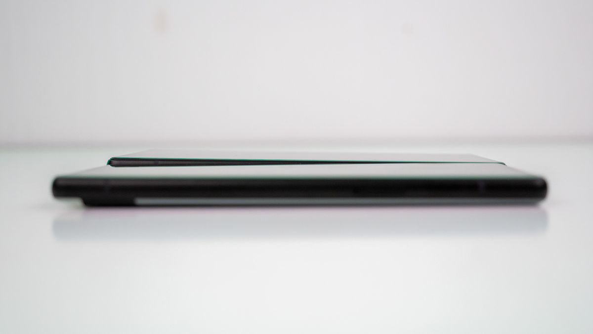 Google Pixel 6a (front) vs Pixel 6 (back) camera hump