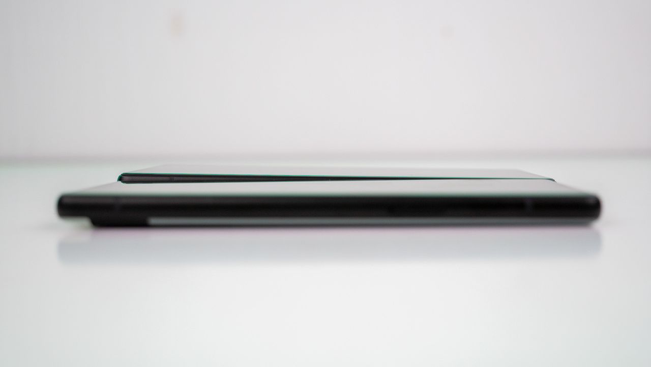 Google Pixel 6a (front) vs Pixel 6 (back) camera hump