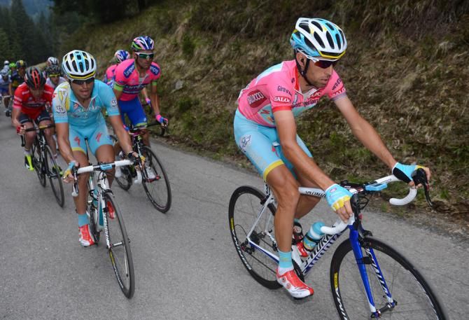 Vincenzo Nibali (Astana) paces himself