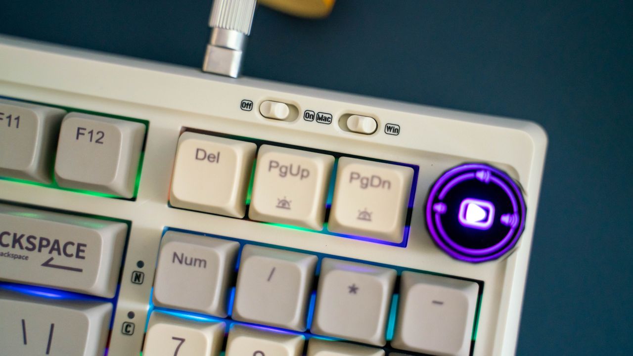 Epomaker RT100 on a desk pad