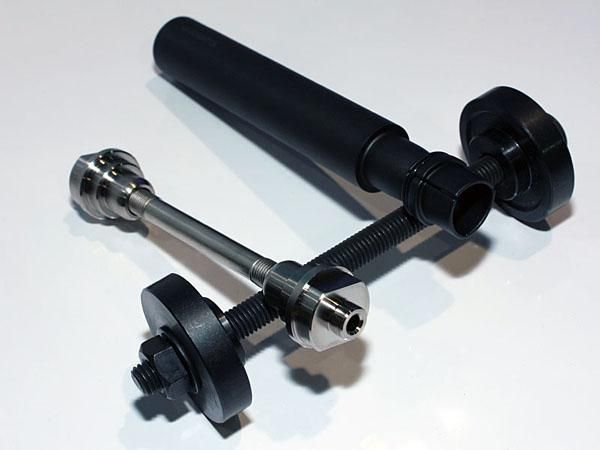 Shimano now supplements its press-fit bottom bracket offerings with corresponding tools for installation and removal. Likewise, there's a truing adapter for 15mm thru-axle hubs and wheels, too.