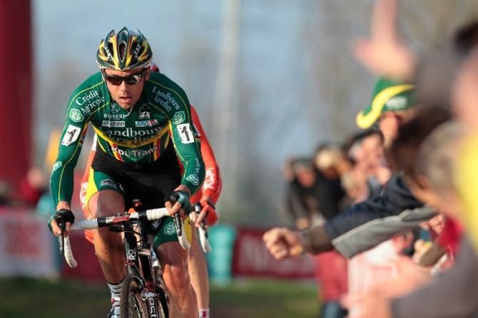 Sven Nys en route to victory at the 2011 edition of Jaarmarktcross in Niel, Belgium