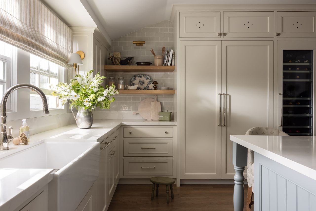 Traditional kitchen with integrated Thermador fridge and wine column by Ali Faulkner of AEF Interiors