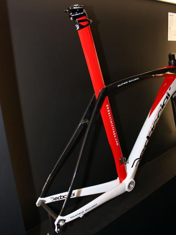 Slender box-section seat stays attach to the sides of the seat tube on the Dedacciai Super Scuro.