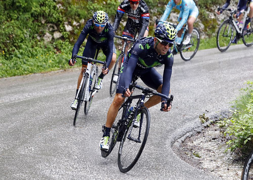 Alejandro Valverde (Movistar) descending during stage 6 at the Giro d'Italia