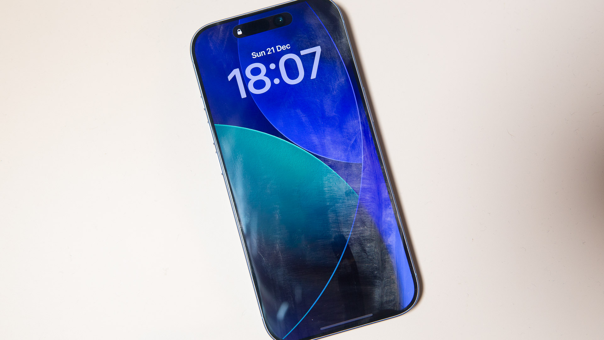 Apple iPhone 17 in Mist Blue