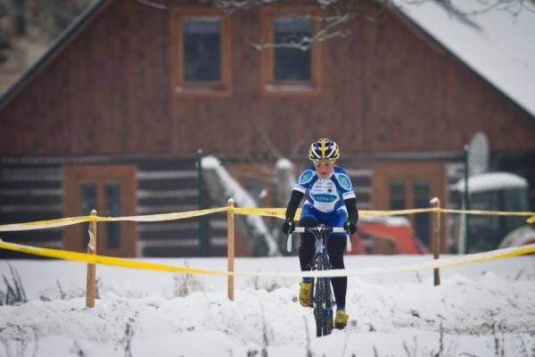 Katerina Nash (Luna Pro Team) alone in the lead.