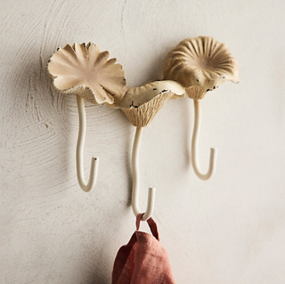 coat rack in the form of 3 mushroom hooks