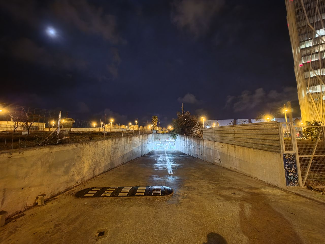 Samsung Galaxy S26 Ultra camera sample at night