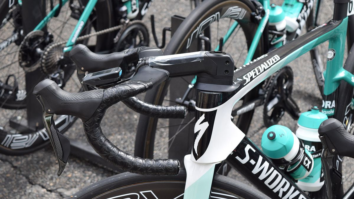 Two tensioning bolts are located on the non-driveside of the stem