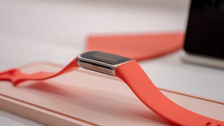 Hands-on with the Fitbit Charge 6 in coral