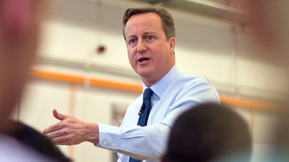 British Prime Minister David Cameron speaks to factory staff at the Siemens manufacturing plant on February 2, 2016 in Chippenham, west England. British Prime Minister David Cameron hailed to