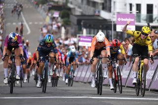 Baloise Ladies Tour: Nienke Veenhoven outpowers Charlotte Kool to secure stage 1 sprint victory