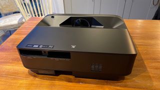 UST projector: Epson EH-LS650