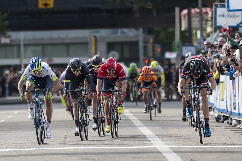 Nikias Arndt (Giant-Alpecin) edges Michael Matthews for the stage win