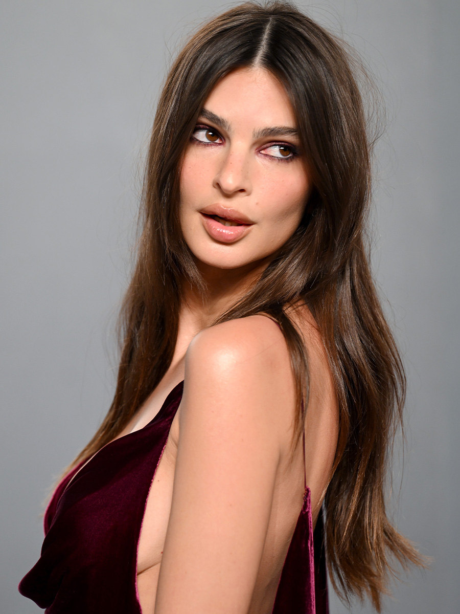 Emily Ratajkowski attends the 2026 Vanity Fair Oscar Party with long, dimensional cocoa hair