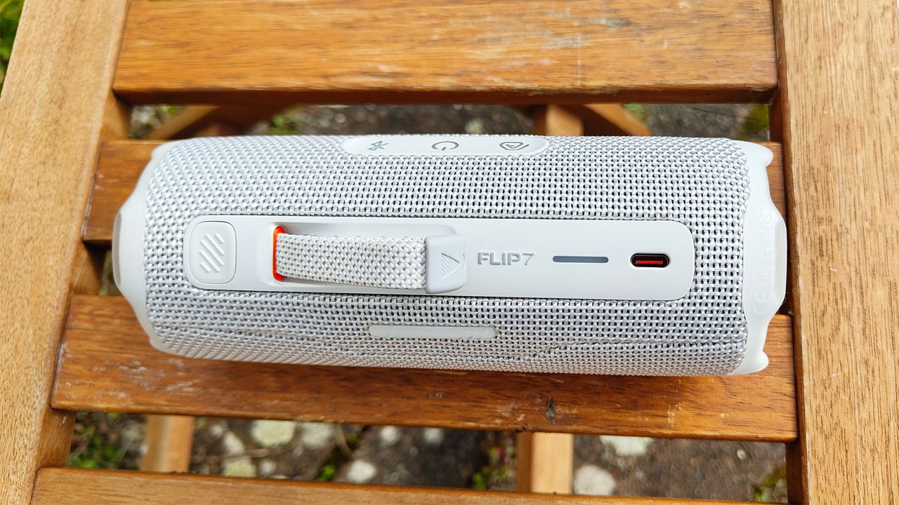 JBL Flip 7 wireless speaker