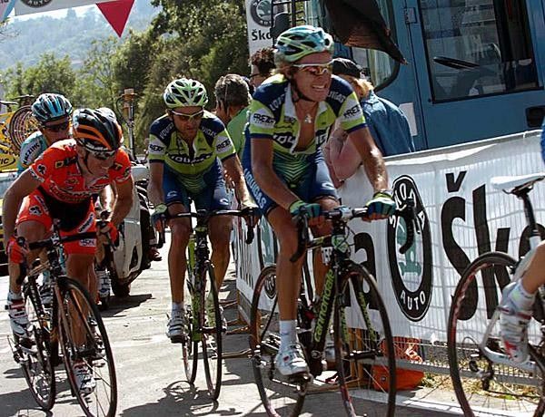 Pellizotti pulls Noe into the pink