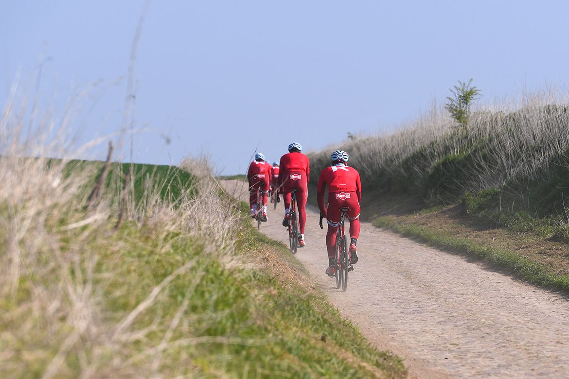 Katusha training on the pav&eacute;