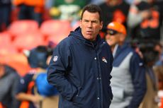 Broncos coach Gary Kubiak is stepping down for health reaons