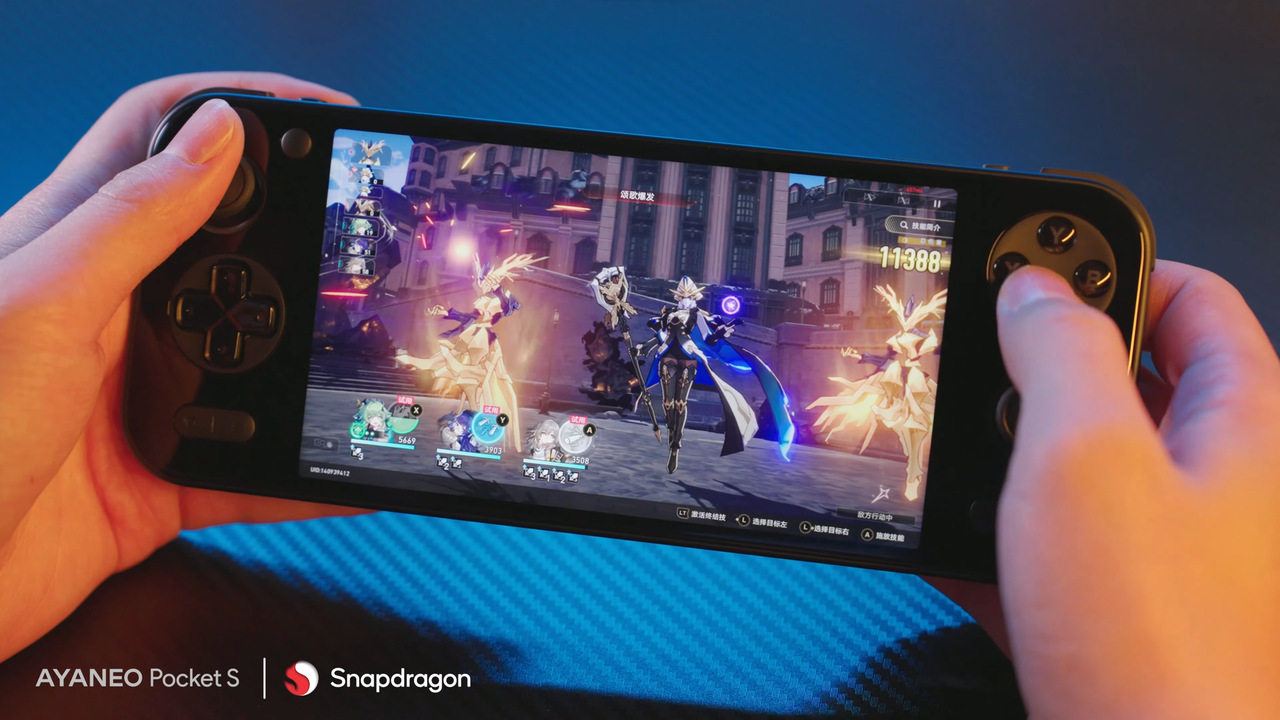 Ayaneo Pocket S in black playing Honkai: Star Rail