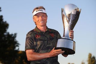 Bernhard Langer with the Charles Schwab Cup in 2018