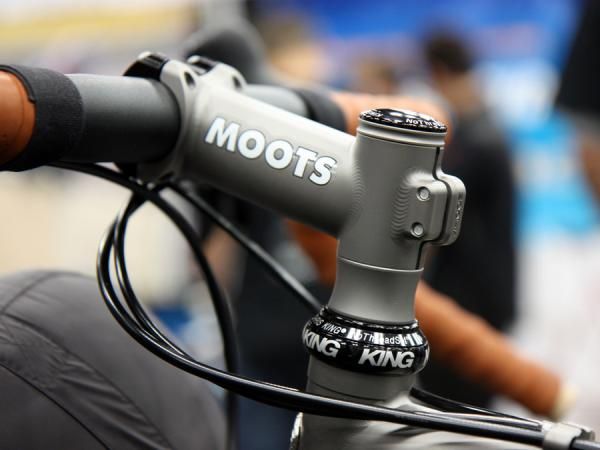 Check out the sculpted titanium headset spacer on this Moots.