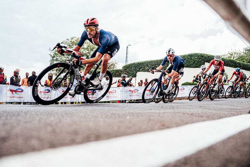 Picture by Zac Williams/SWpix.com - 28/09/2025 - Cycling - 2025 UCI Road World Championships - Kigali Convention Centre, Kigali, Rwanda - Men Elite Road Race - Larry Warbasse (USA), Quinn Simmons (USA)