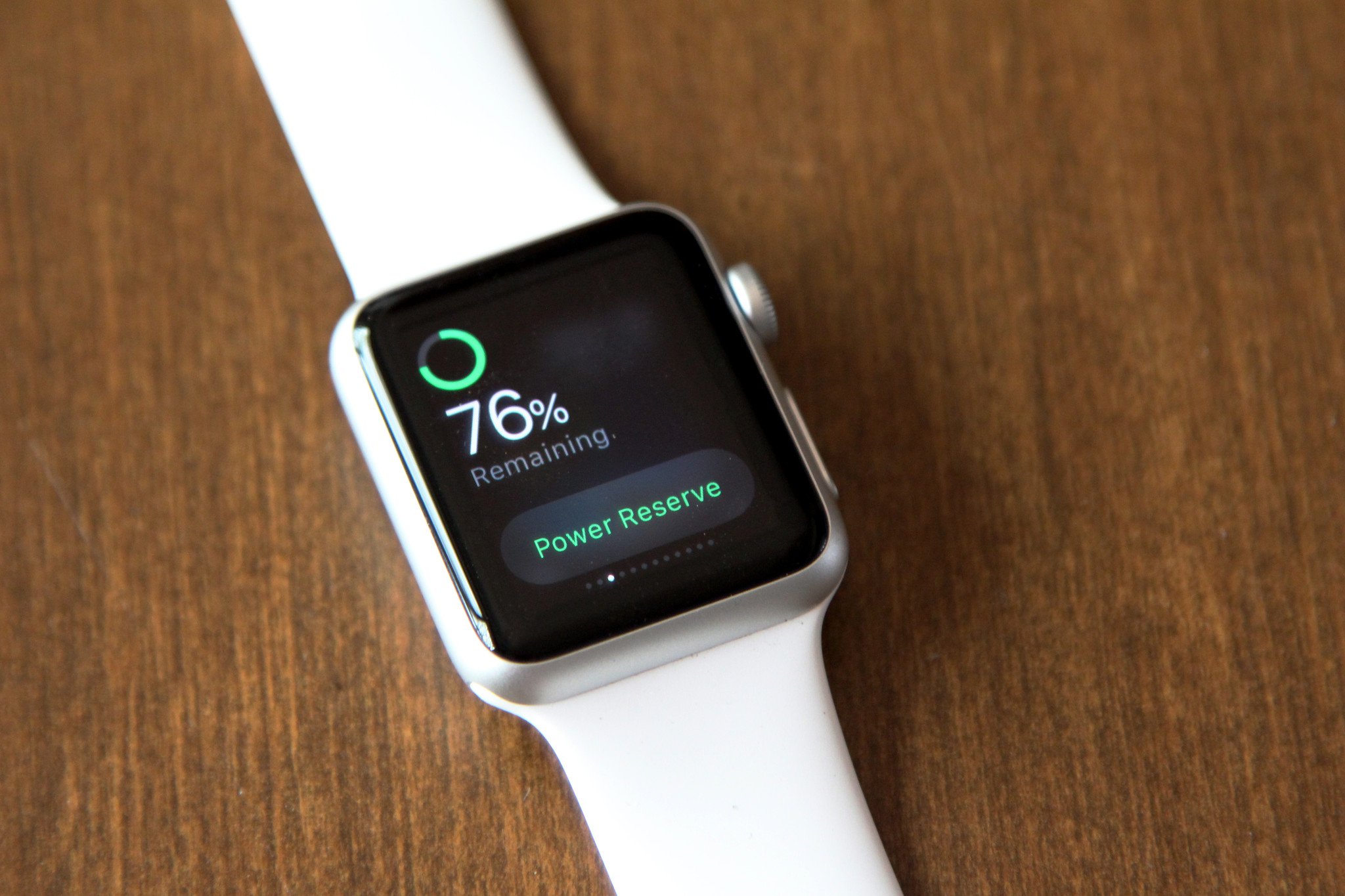 Как проверить оригинальность часов apple. Apple IWATCH Charger. Зарядка для Эппл вотч 7. Эпл вотч 7 заряд. Зарядка на часы эпл вотч.