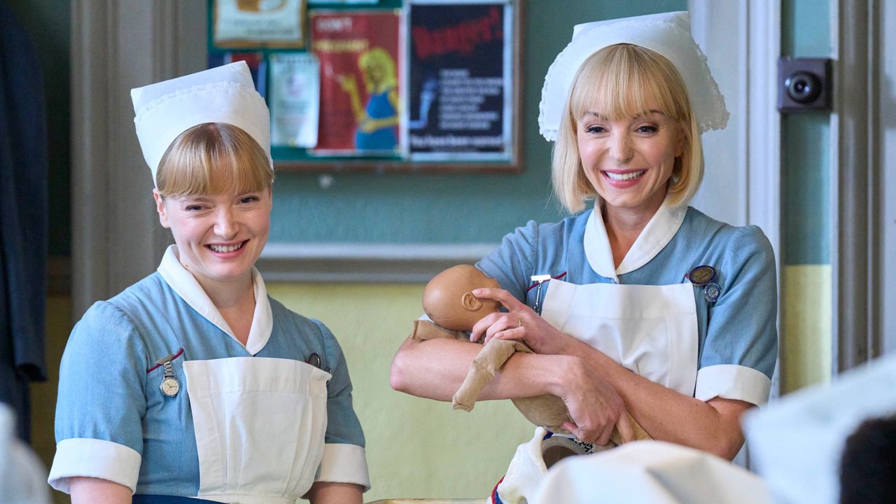 Trixie Franklin (HELEN GEORGE), Rosalind Clifford (NATALIE QUARRY)