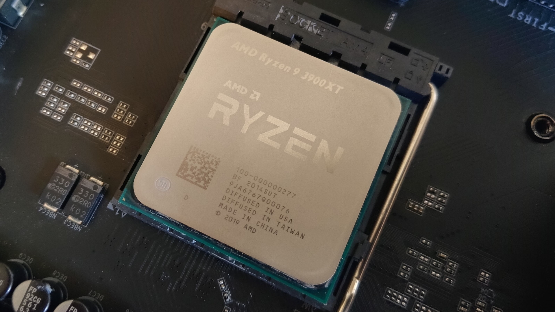 AMD Ryzen 9 3900XT