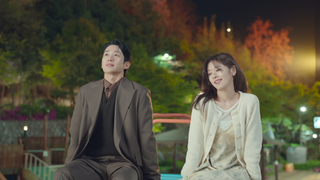 Jung Hae-in and Jung So-min, sitting outdoors at night, in 'Love Next Door.'