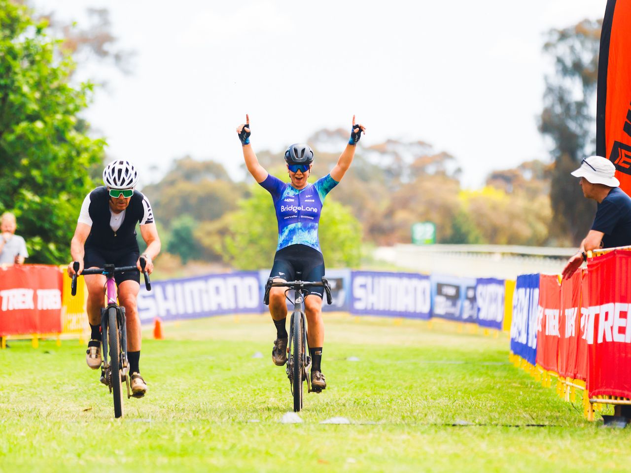 Talia Appleton (Team Bridgelane) claiming the win at Gravelista, part of the UCI Gravel World Series