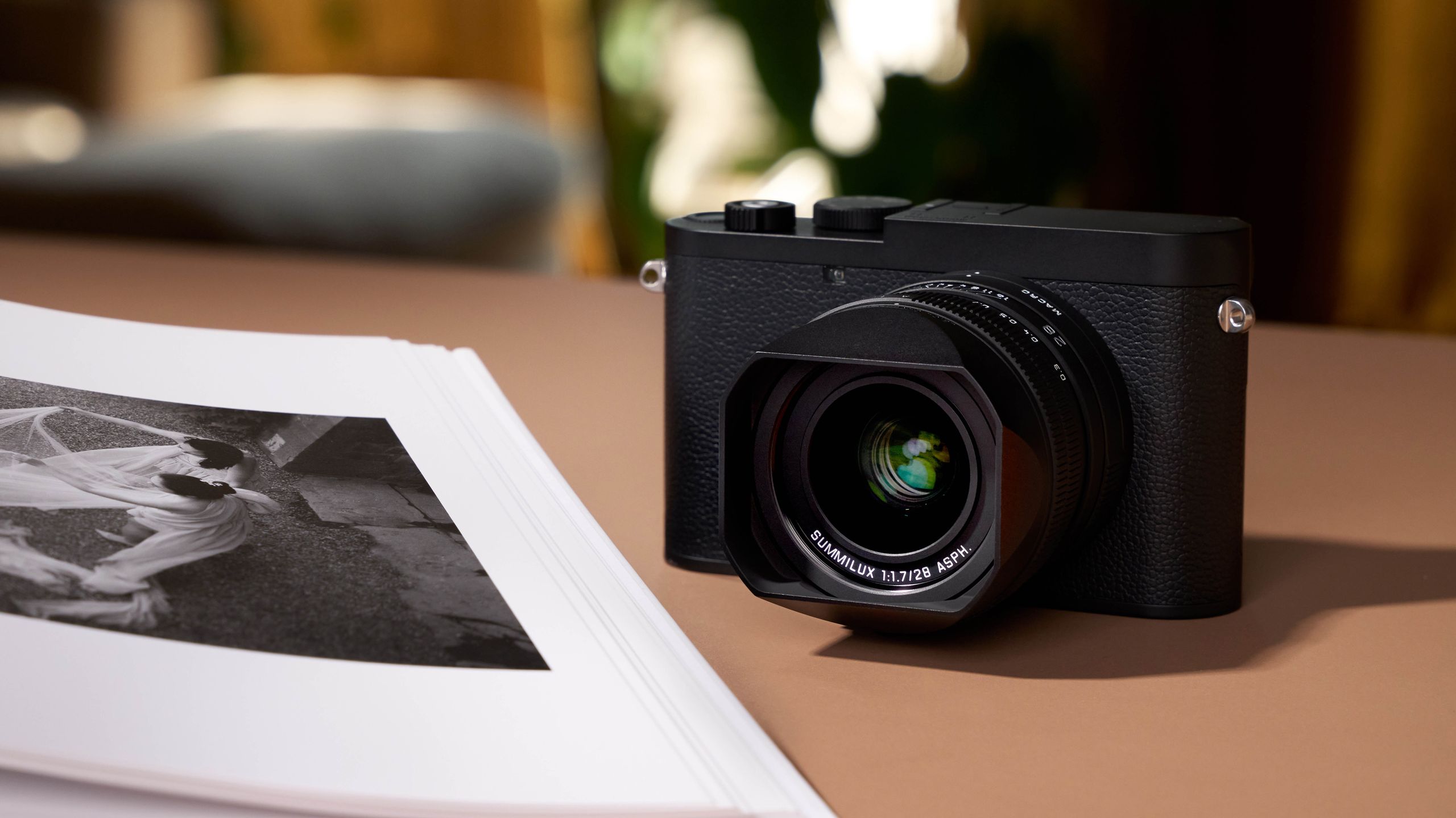 Monochrome Cameras Enrich Creativity by Simplifying Vision