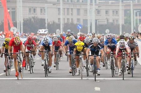 Rico Rogers (Giant Asia Racing Team) wins stage four in a field sprint finale.