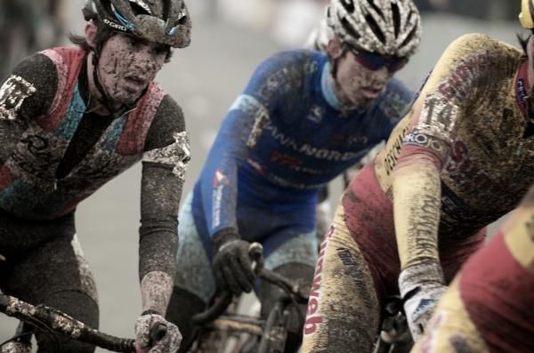 Zach McDonald in the front group at on a muddy day Loenhout