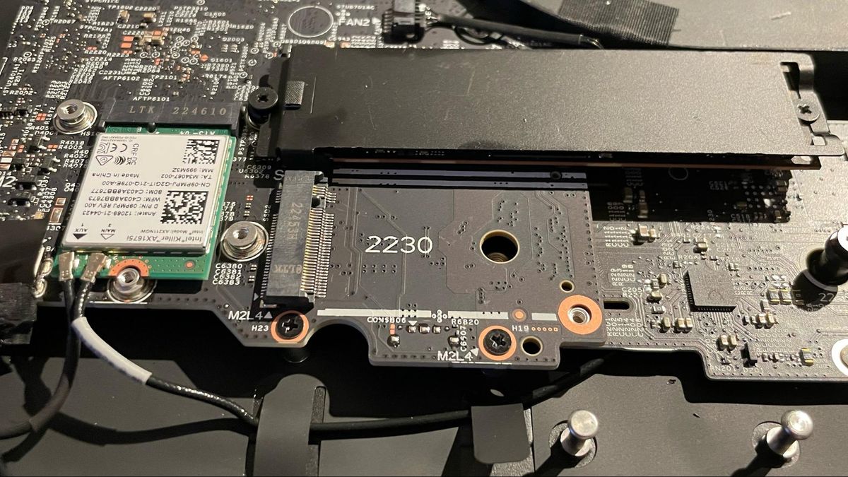 Alienware m18 R1