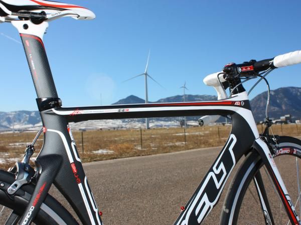 The top tube is dead-level so as to present as little area to the oncoming air as possible