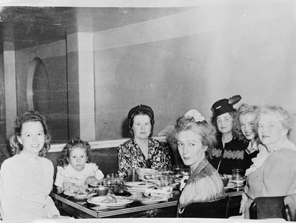 1942: Spending time with family