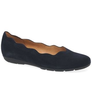 flat shoes with scalloped edge