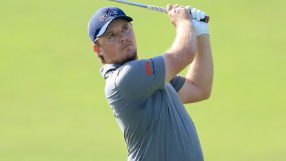 Eddie Pepperell takes a shot during the 2022 DP World Tour Championship at the Earth Course in Dubai