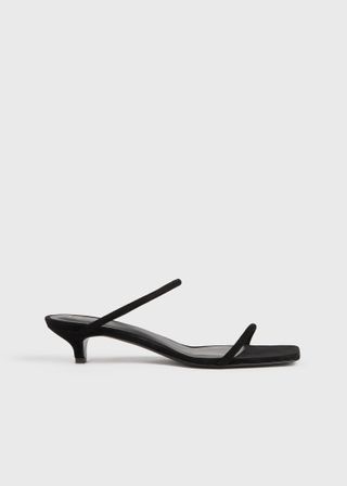 Schwarze minimalistische Sandalen