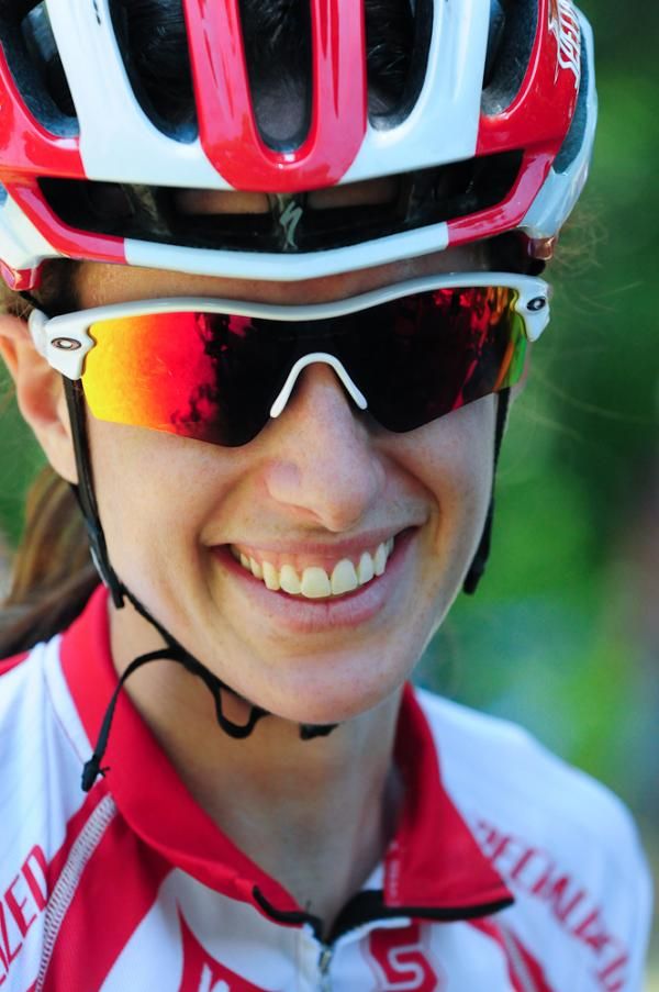Lea Davison (Specialized) is one of the few who has ever beaten Georgia Gould (Luna) in short track racing.