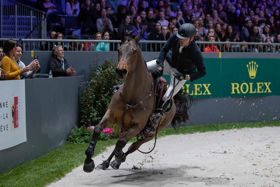 Conor Swail and Vital Chance De La Roque suffer a tack malfunction in the CSI5* speed class at CHI Geneva in 2022